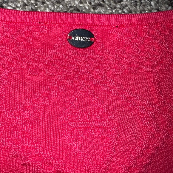 Pink guess peplum slinky material top size medium - Picture 6 of 7